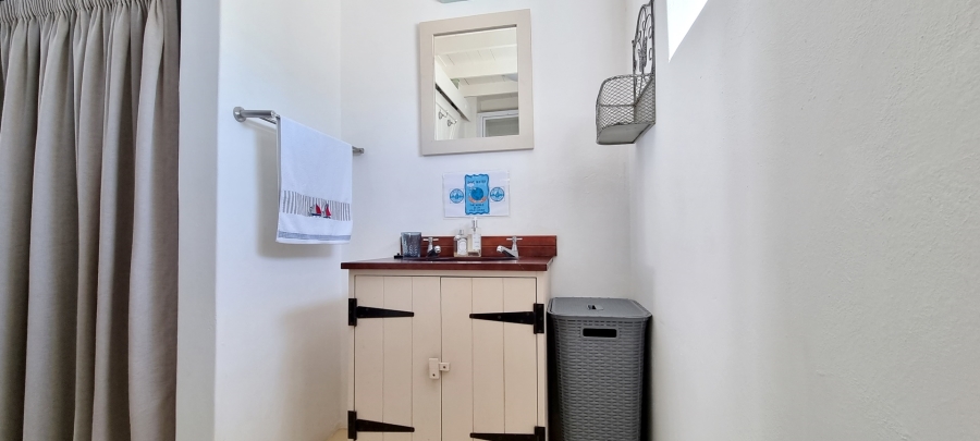 4 Bedroom Property for Sale in Struisbaai Western Cape